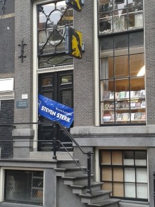 Ramsjterdam aan de Nieuwezijds Voorburgwal.