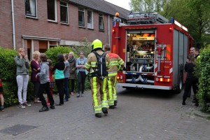 Bij aankomst van de brandweer stonden de bewoners al buiten. (c) Henk Stoelwinder