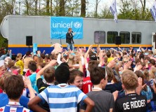 Zweetdruppels voor water, Tim Douwsma lost startschot Unicefloop
