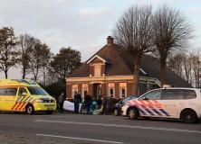Auto schept overstekende fietser aan Nijewei Gorredijk