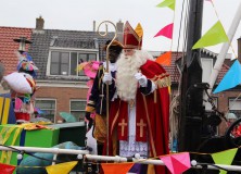 Sinterklaas met grote hoeveelheid Zwarte Pieten in Gorredijk