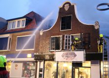 Grote uitslaande brand treft winkelpand Gorredijk